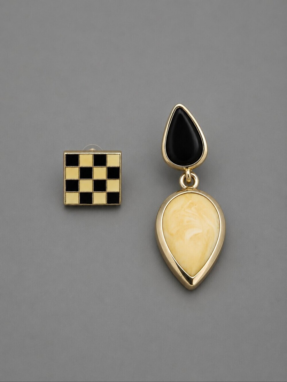 3/$30 VTG Mismatched Pop Teardrop Dangle Checkered Post Earrings